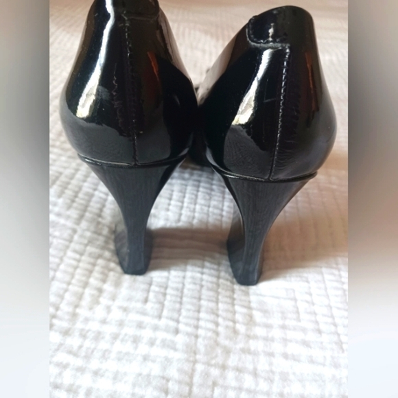 Kelsi Dagger Elegant Shiny Bow Black Block Heels - Picture 3 of 9